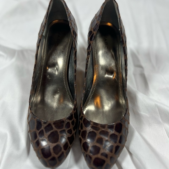 Marc Fisher Brown Giraffe Print Heels - Picture 1 of 5